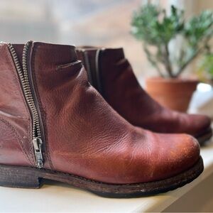 Frye Women’s Rustic Brown Leather Boots